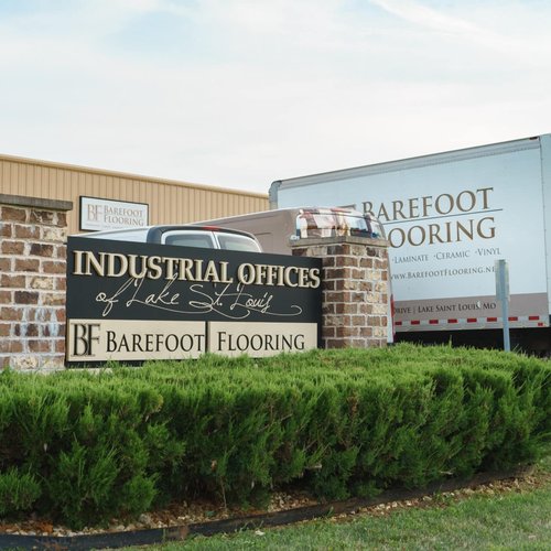 Barefoot Flooring Warehouse sign in Lake St Louis, MO